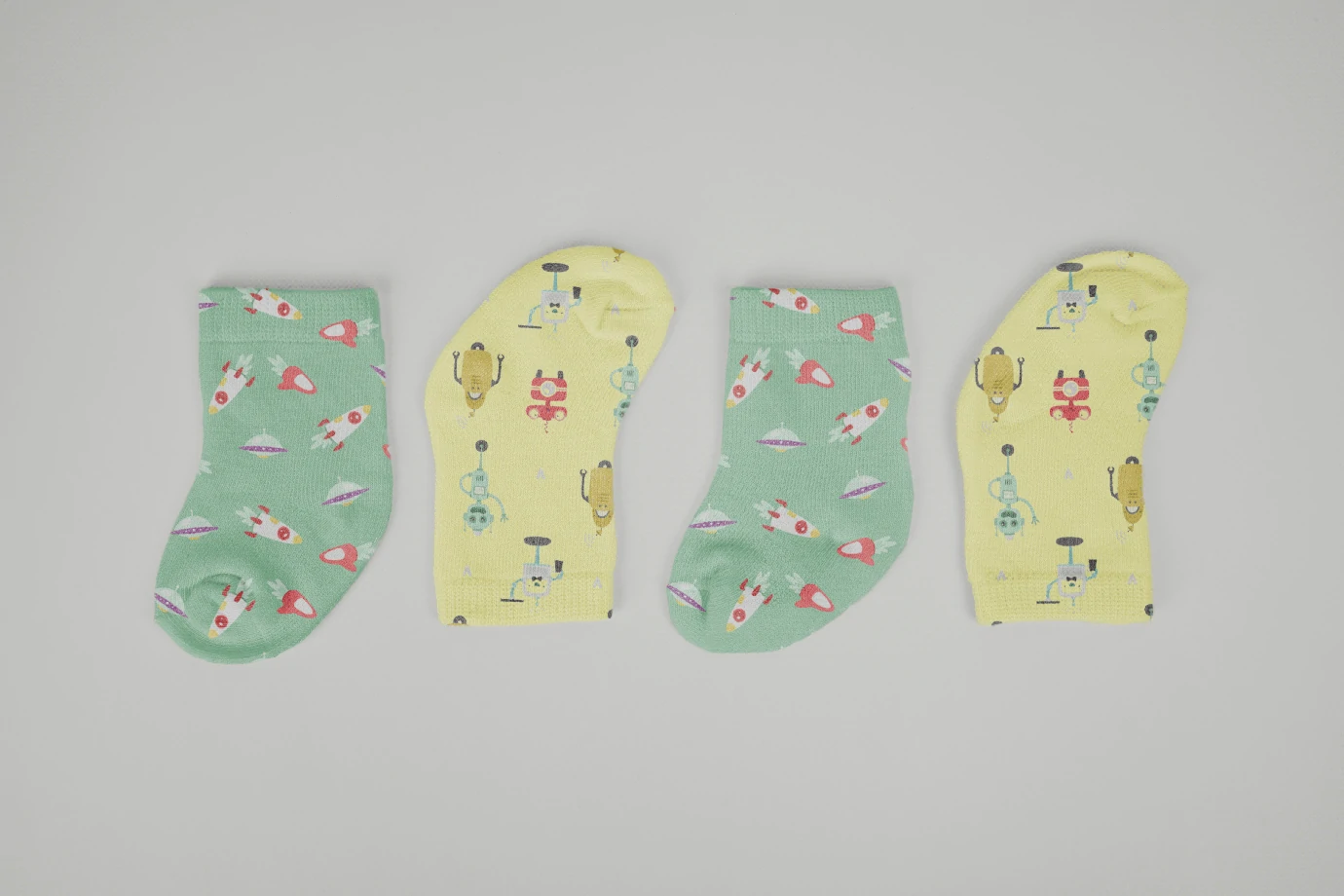 卡通儿童婴幼儿宝宝纯棉袜子VI印花效果智能贴图样机PSD设计素材【018】